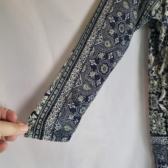 Lucky Brand Blue Floral Mixed Print Crew Neck Blouse Size Small - Picture 2 of 9